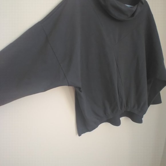 Vanessa Alexandra, Made in Italy Top or Beach Cover Up. Grey - Picture 2 of 10